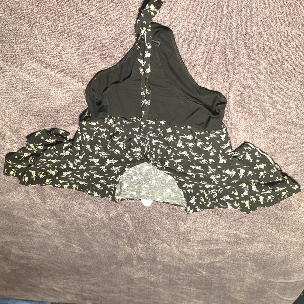 Peach Love California, size Large, black floral